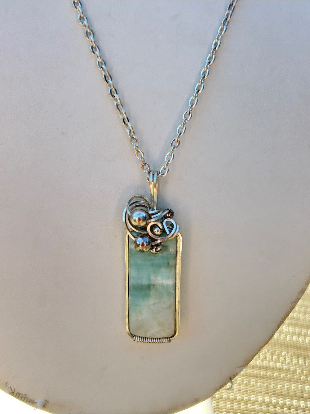Artisan Green Stone Wire Wrapped Silver Tone Pendant Necklace